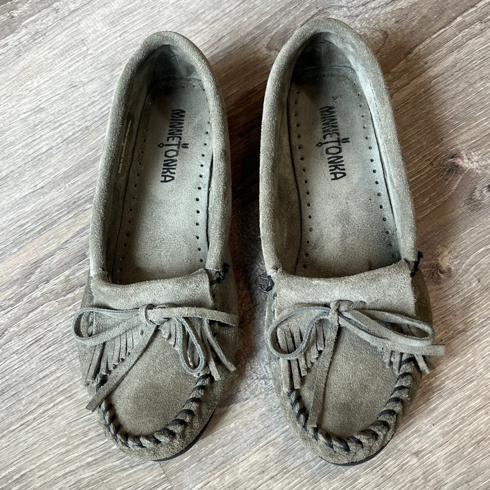 Minnetonka 409 Kilty Suede Moccasins Sage Green Olive Women 7.5 Fringe Flats